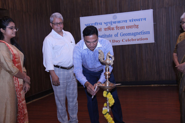 Foundation Day celebration at IIG. Lectures by eminent scientists