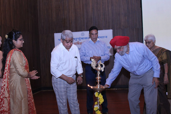 Foundation Day celebration at IIG. Lectures by eminent scientists