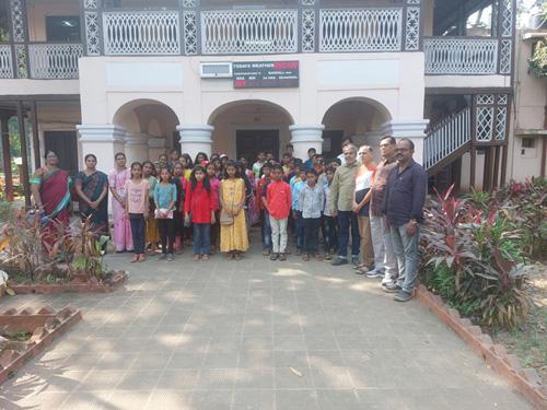 Marathi Kanya Prathamik Shala, Osmanabad visited Magnetic Observatory, Alibag