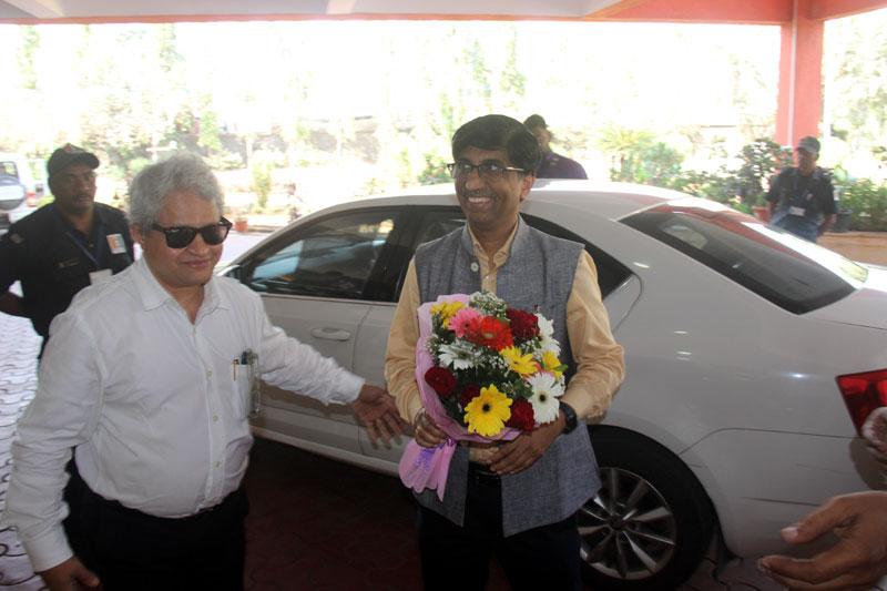 The Secretary of the Department of Science and Technology, Prof. Abhay Karandikar, paid a visit to the Indian Institute of Geomagnetism in New Panvel