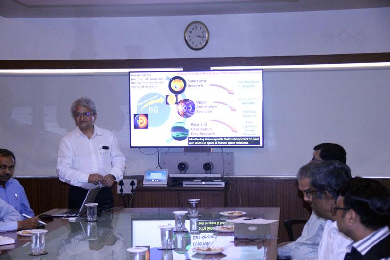 The Secretary of the Department of Science and Technology, Prof. Abhay Karandikar, paid a visit to the Indian Institute of Geomagnetism in New Panvel