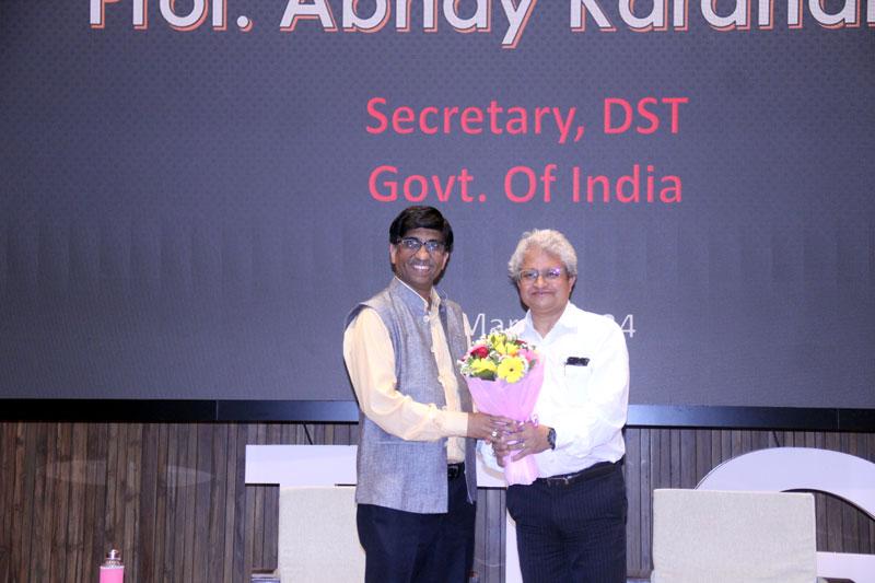 The Secretary of the Department of Science and Technology, Prof. Abhay Karandikar, paid a visit to the Indian Institute of Geomagnetism in New Panvel