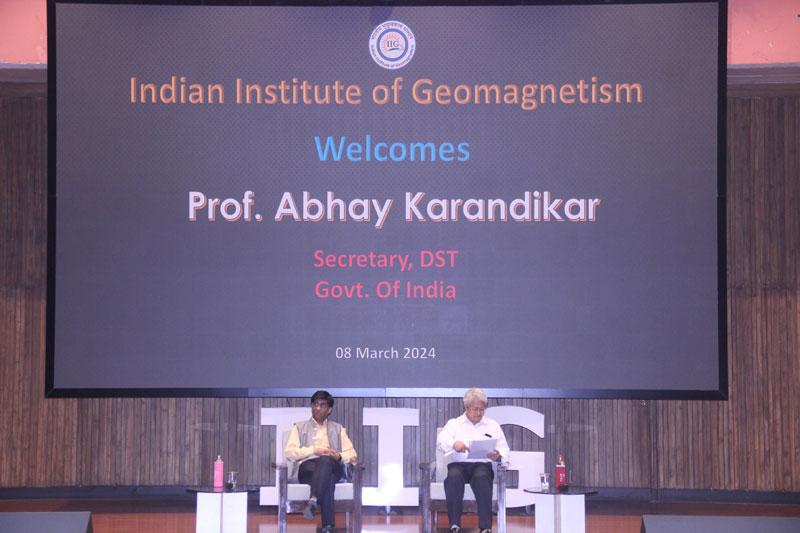 The Secretary of the Department of Science and Technology, Prof. Abhay Karandikar, paid a visit to the Indian Institute of Geomagnetism in New Panvel