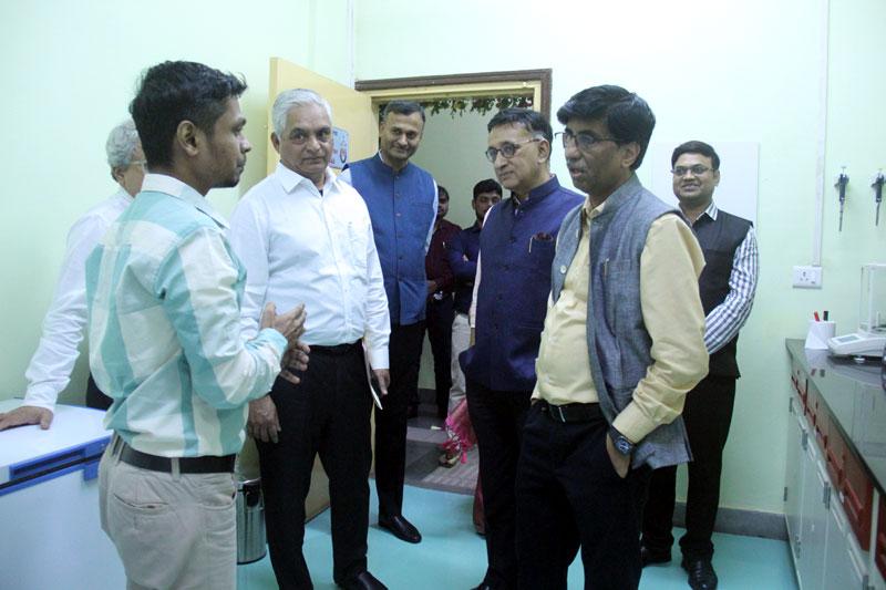 The Secretary of the Department of Science and Technology, Prof. Abhay Karandikar, paid a visit to the Indian Institute of Geomagnetism in New Panvel