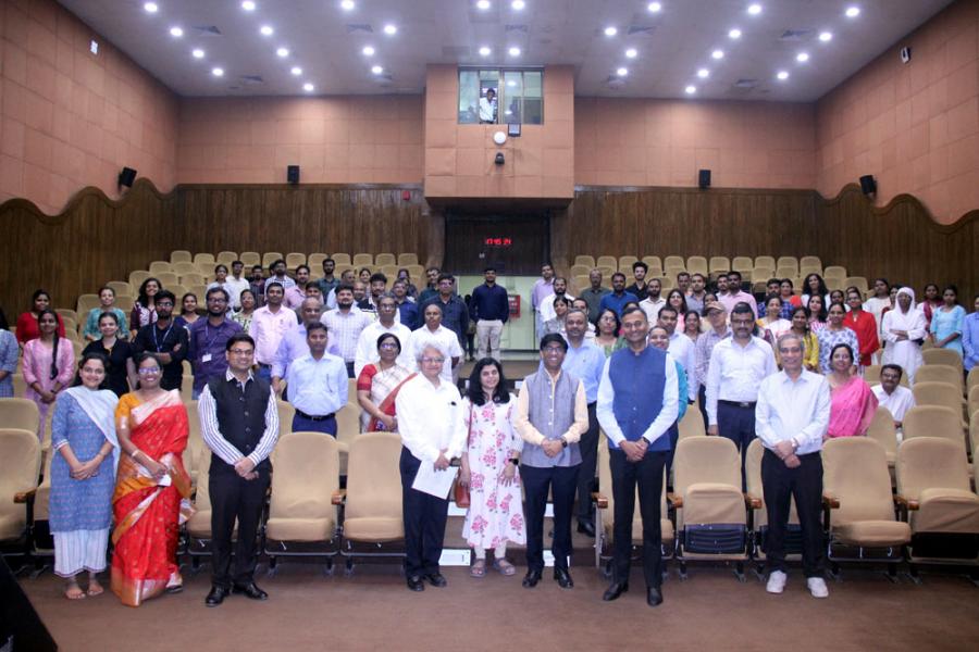 The Secretary of the Department of Science and Technology, Prof. Abhay Karandikar, paid a visit to the Indian Institute of Geomagnetism in New Panvel