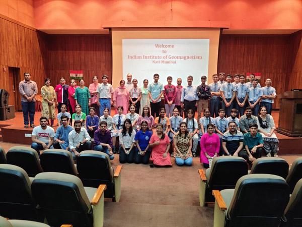 Vidyarthi Vigyan Manthan scholars visit to IIG