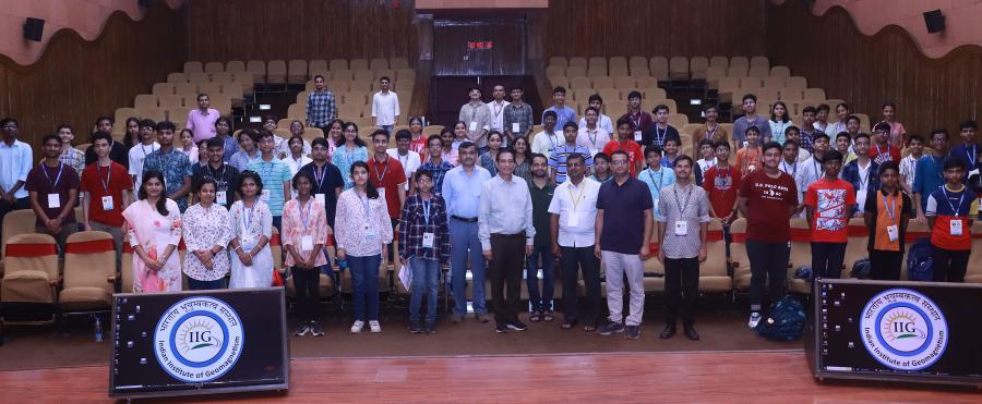 90 students and 10 teachers/mentors under Vidyarthi Vigyan Manthan visited Panvel