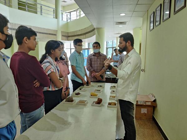 Vidyarthi Vigyan Manthan scholars visit to IIG
