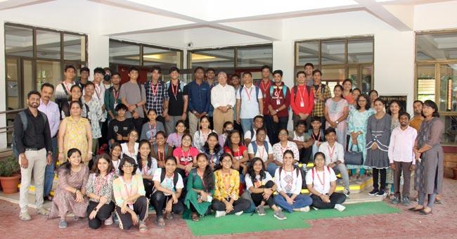 Students from V.G.Vaze College Mulund visited IIG on 21 April 2023.