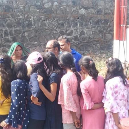 Marathi Kanya Prathamik Shala, Osmanabad visited Magnetic Observatory, Alibag