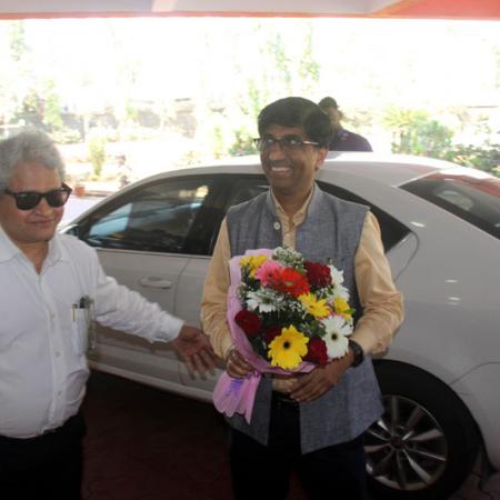The Secretary of the Department of Science and Technology, Prof. Abhay Karandikar, paid a visit to the Indian Institute of Geomagnetism in New Panvel