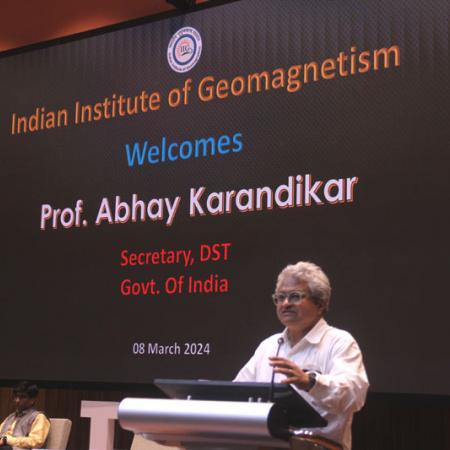 The Secretary of the Department of Science and Technology, Prof. Abhay Karandikar, paid a visit to the Indian Institute of Geomagnetism in New Panvel