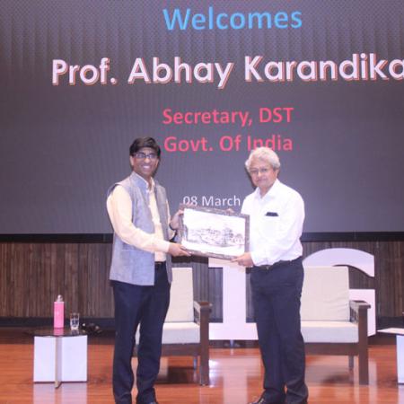 The Secretary of the Department of Science and Technology, Prof. Abhay Karandikar, paid a visit to the Indian Institute of Geomagnetism in New Panvel