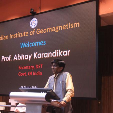 The Secretary of the Department of Science and Technology, Prof. Abhay Karandikar, paid a visit to the Indian Institute of Geomagnetism in New Panvel