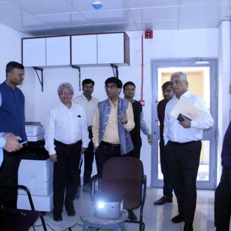 The Secretary of the Department of Science and Technology, Prof. Abhay Karandikar, paid a visit to the Indian Institute of Geomagnetism in New Panvel