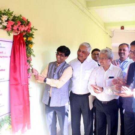 The Secretary of the Department of Science and Technology, Prof. Abhay Karandikar, paid a visit to the Indian Institute of Geomagnetism in New Panvel