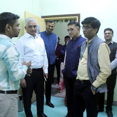 The Secretary of the Department of Science and Technology, Prof. Abhay Karandikar, paid a visit to the Indian Institute of Geomagnetism in New Panvel
